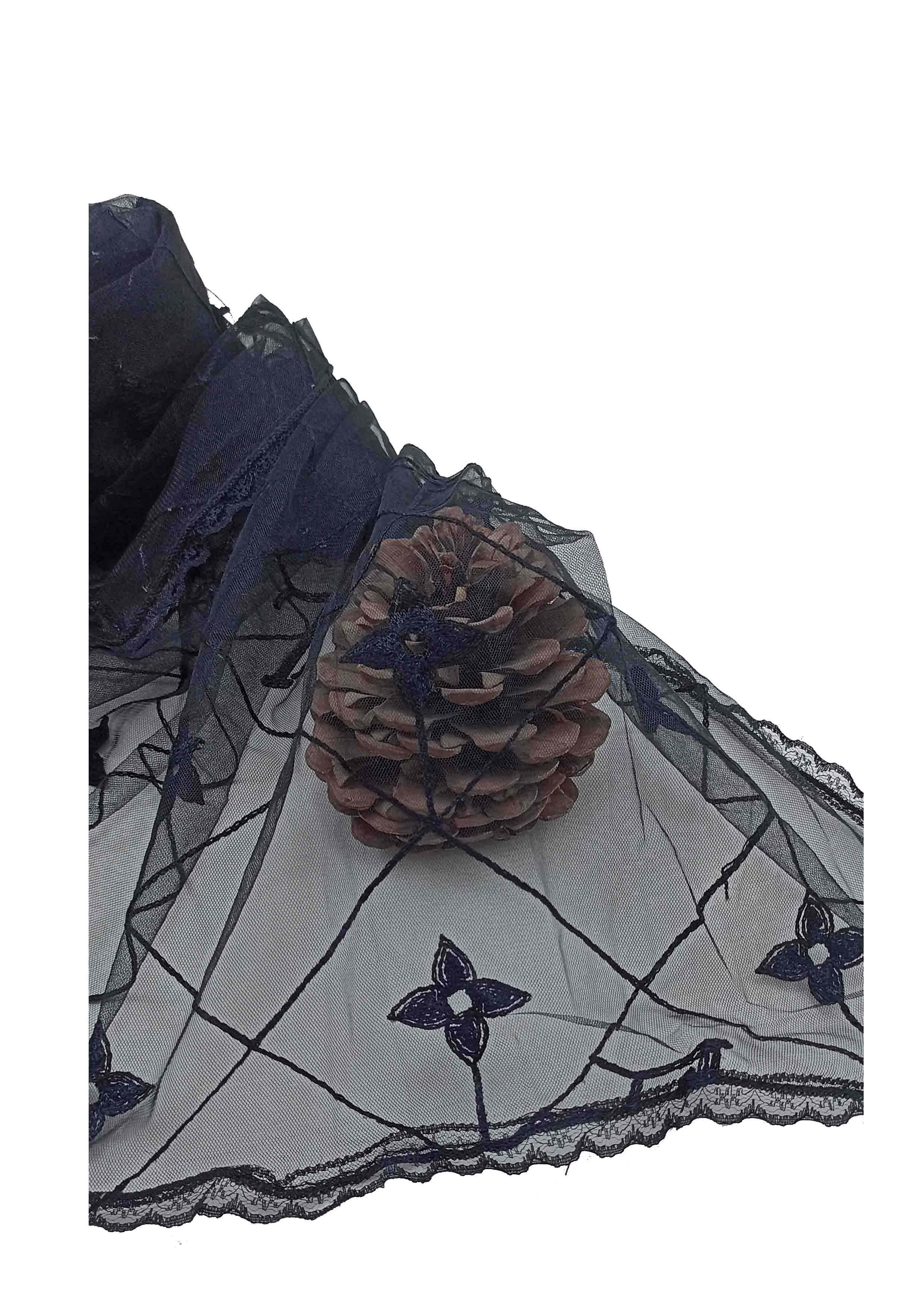 شال زنانه مدل حریر گلدار مجلسی 23 - مشکی - تصویر 2 شال زنانه مدل حریر گلدار مجلسی 23 - مشکی - تصویر 2