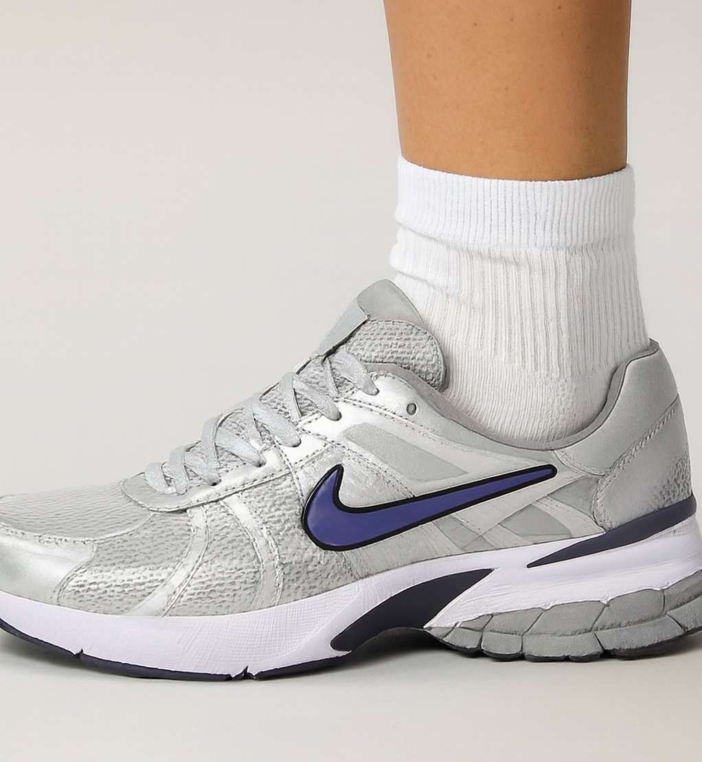 کفش نایکی مدل Zoom Vomero 5 کد28 - نقره ای - تصویر 1 کفش نایکی مدل Zoom Vomero 5 کد28 - نقره ای - تصویر 1